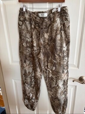 Hollister Men's Camo-Print Joggers in Brown and Tan